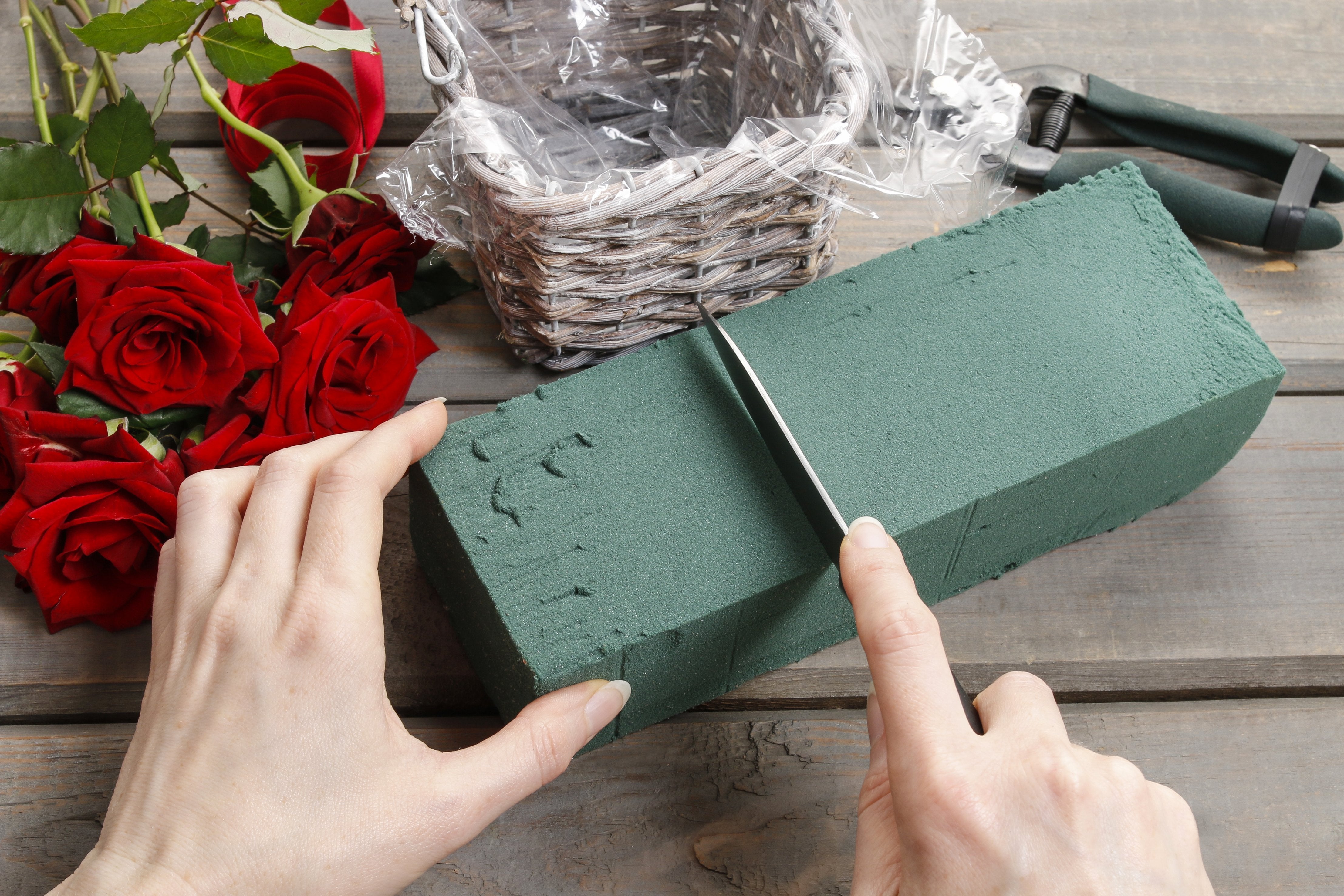 How to Arrange Flowers in Floral Foam