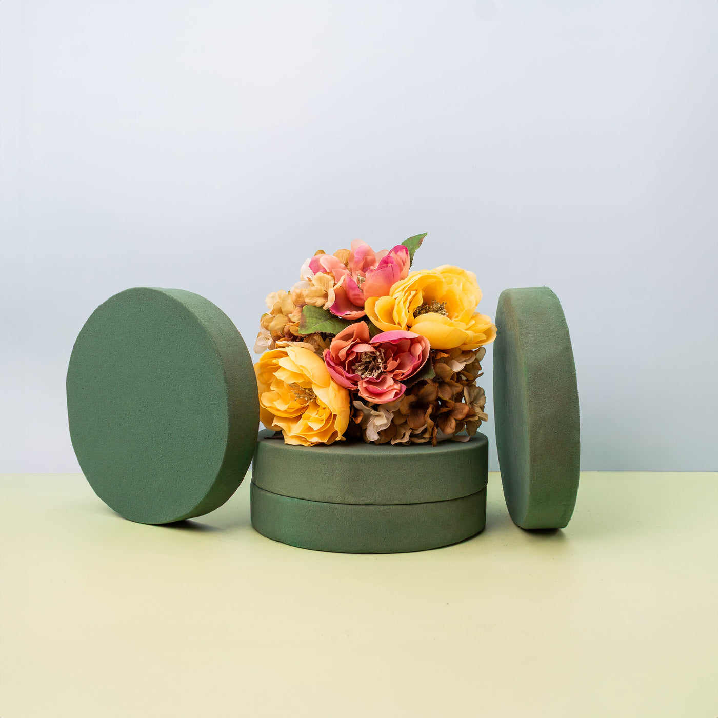 FLOFARE Pack of 4 Round Floral Foam Blocks (8" Diameter x 1.5" Height), Wet & Dry Green Flower Foam for Flower Arrangements, Florist Foam, and Floral Decorations