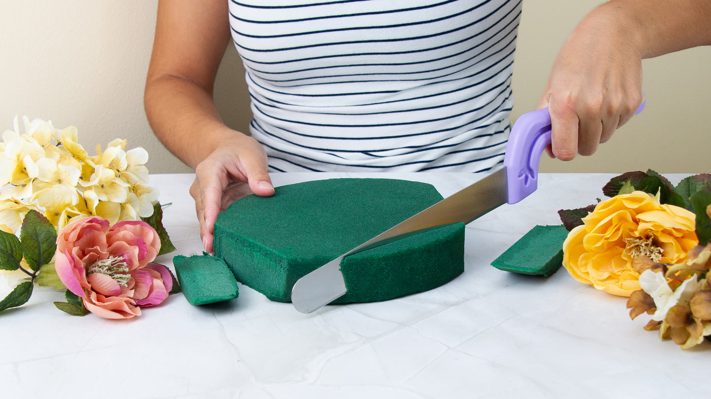 FLOFARE Pack of 4 Round Floral Foam Blocks (8" Diameter x 1.5" Height), Wet & Dry Green Flower Foam for Flower Arrangements, Florist Foam, and Floral Decorations